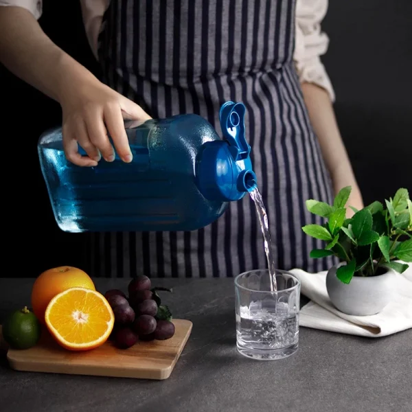 Super Lock ขวดน้ำพลาสติก ขนาด 2.1 ลิตร รุ่น 5210 ขวดน้ำดื่ม ทนความร้อน Water Bottle กระบอกน้ำ แพ็ค 3 ขวด (สีขาว) - Image 2